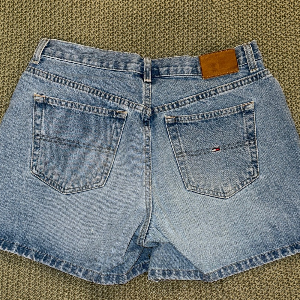 Tommy Hilfiger Women's Light Blue Jean Shorts - Picture 2 of 3